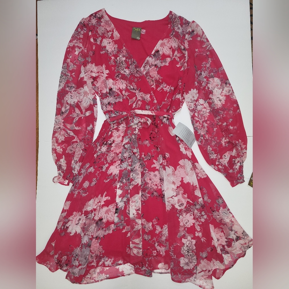 NWT Taylor Floral Bubble sleeve Dress - Picture 1 of 4